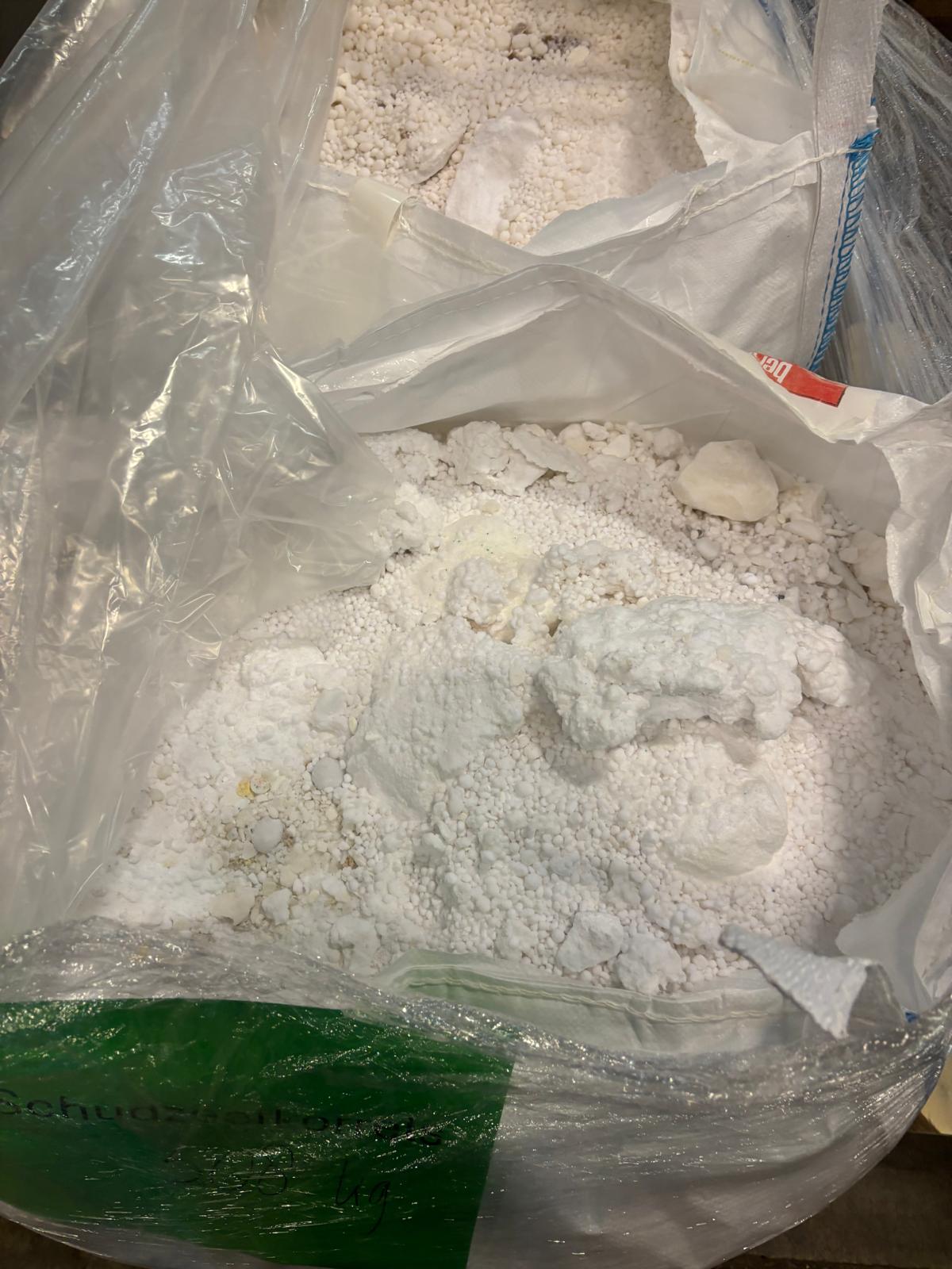 Laundry powder for clothing, still to be ground